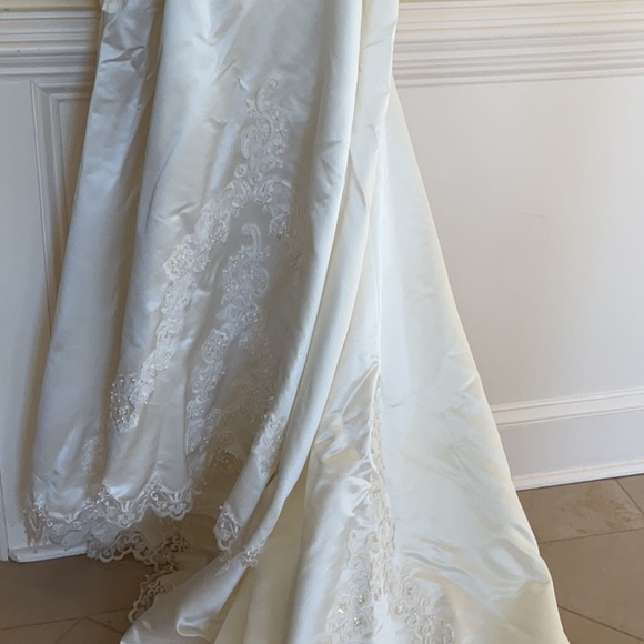 Stunning Vintage Custom Wedding Dress - Picture 3 of 12